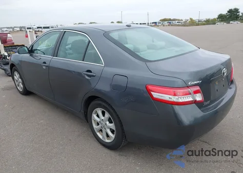 2010 Toyota Camry Le z USA, uszkodzony, nr VIN 4T1BF3EK7AUO95469